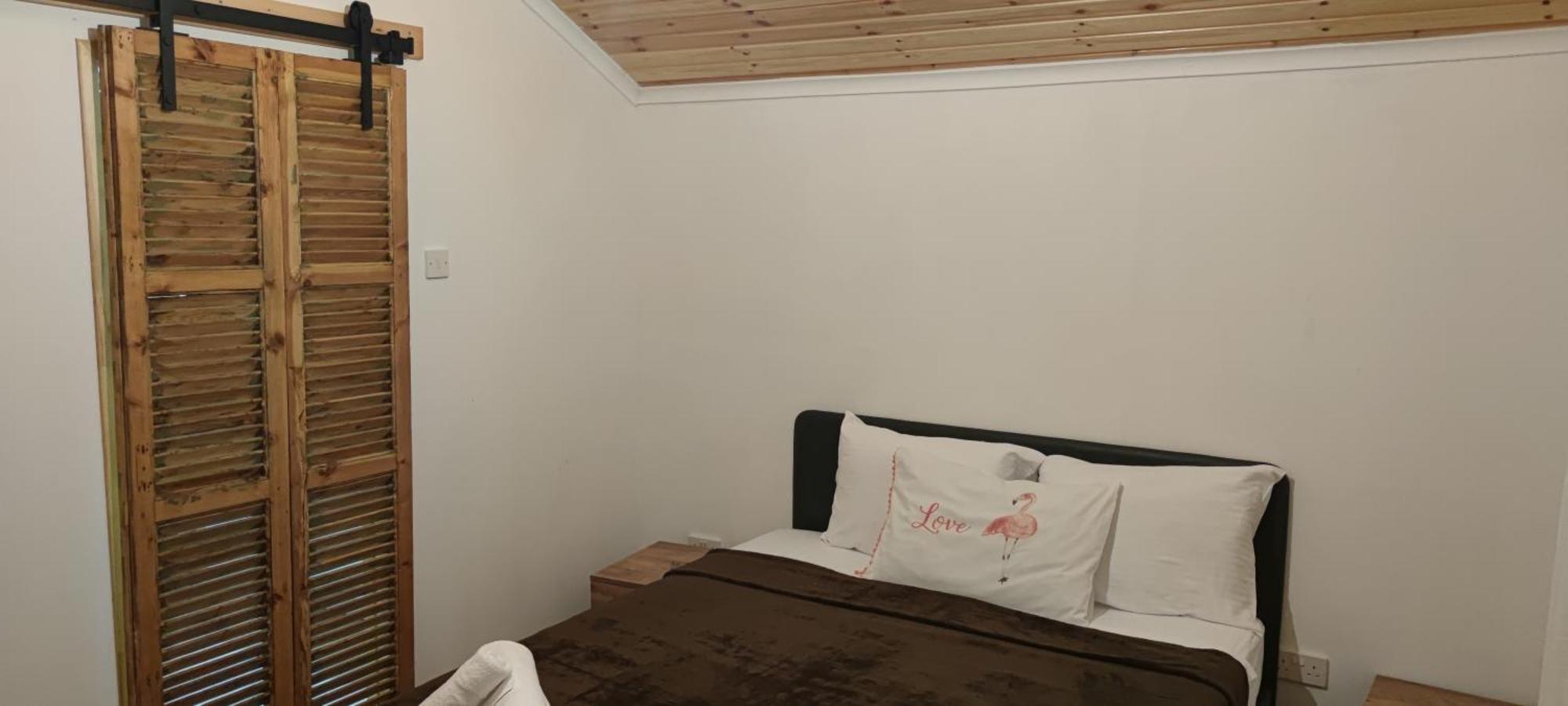 Suluca Homes 凯里尼亚 客房 照片