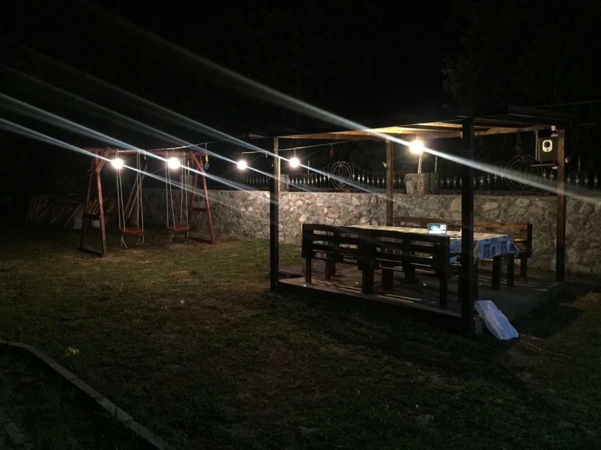 Suluca Homes 凯里尼亚 外观 照片