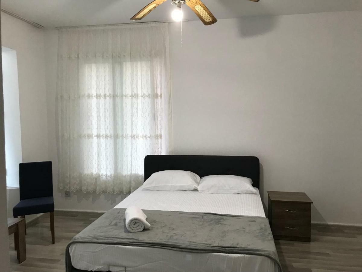 Suluca Homes 凯里尼亚 外观 照片