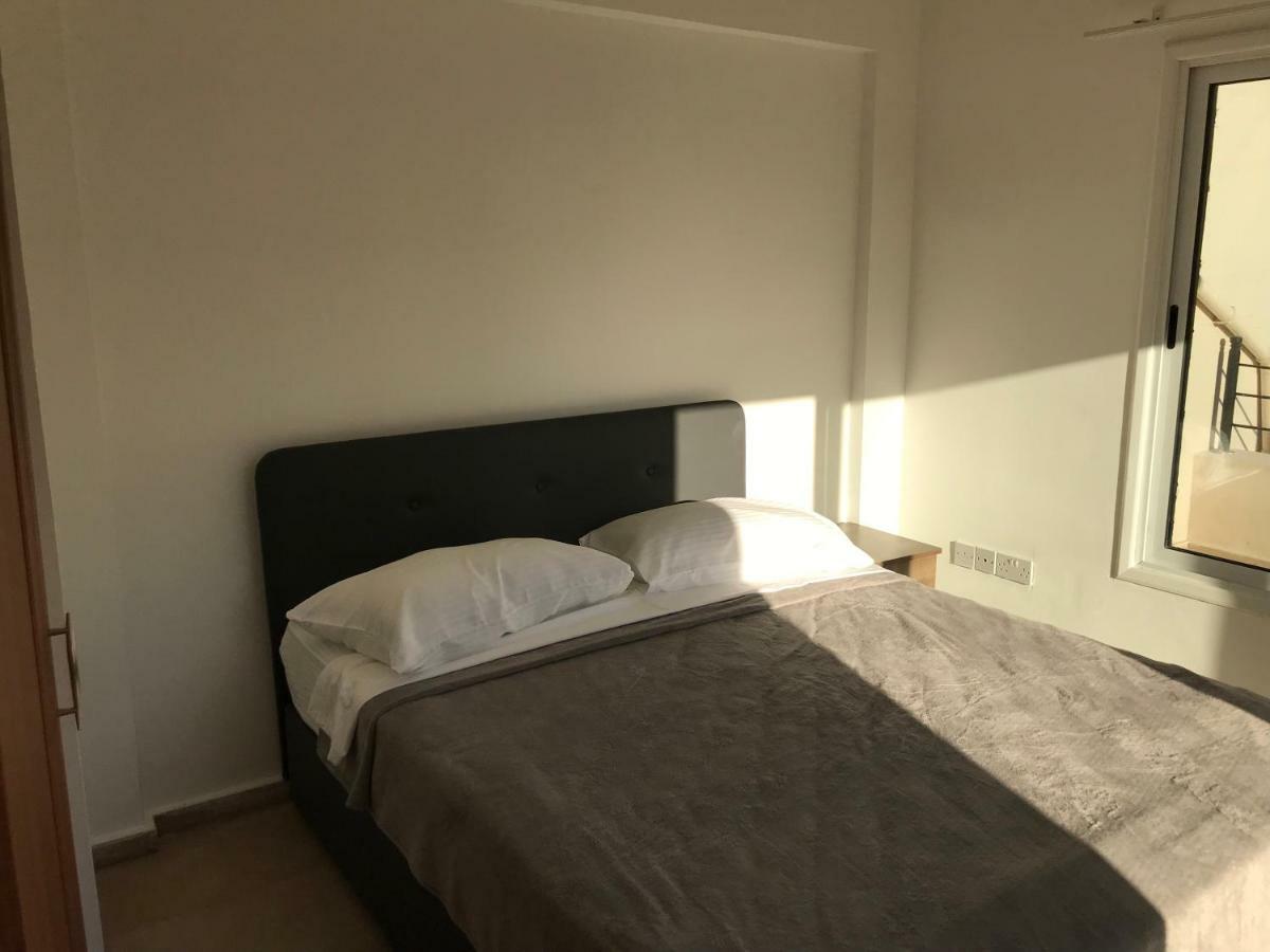 Suluca Homes 凯里尼亚 外观 照片