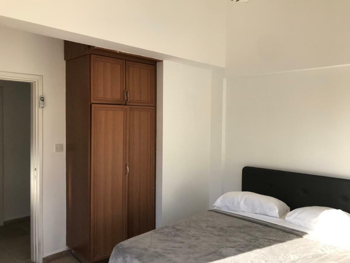 Suluca Homes 凯里尼亚 外观 照片