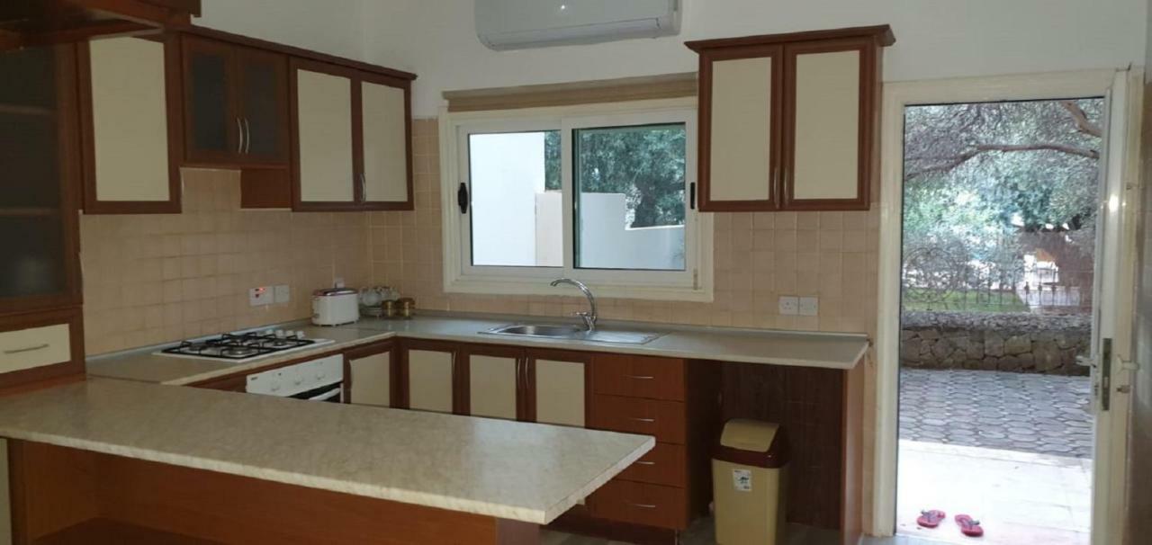 Suluca Homes 凯里尼亚 外观 照片